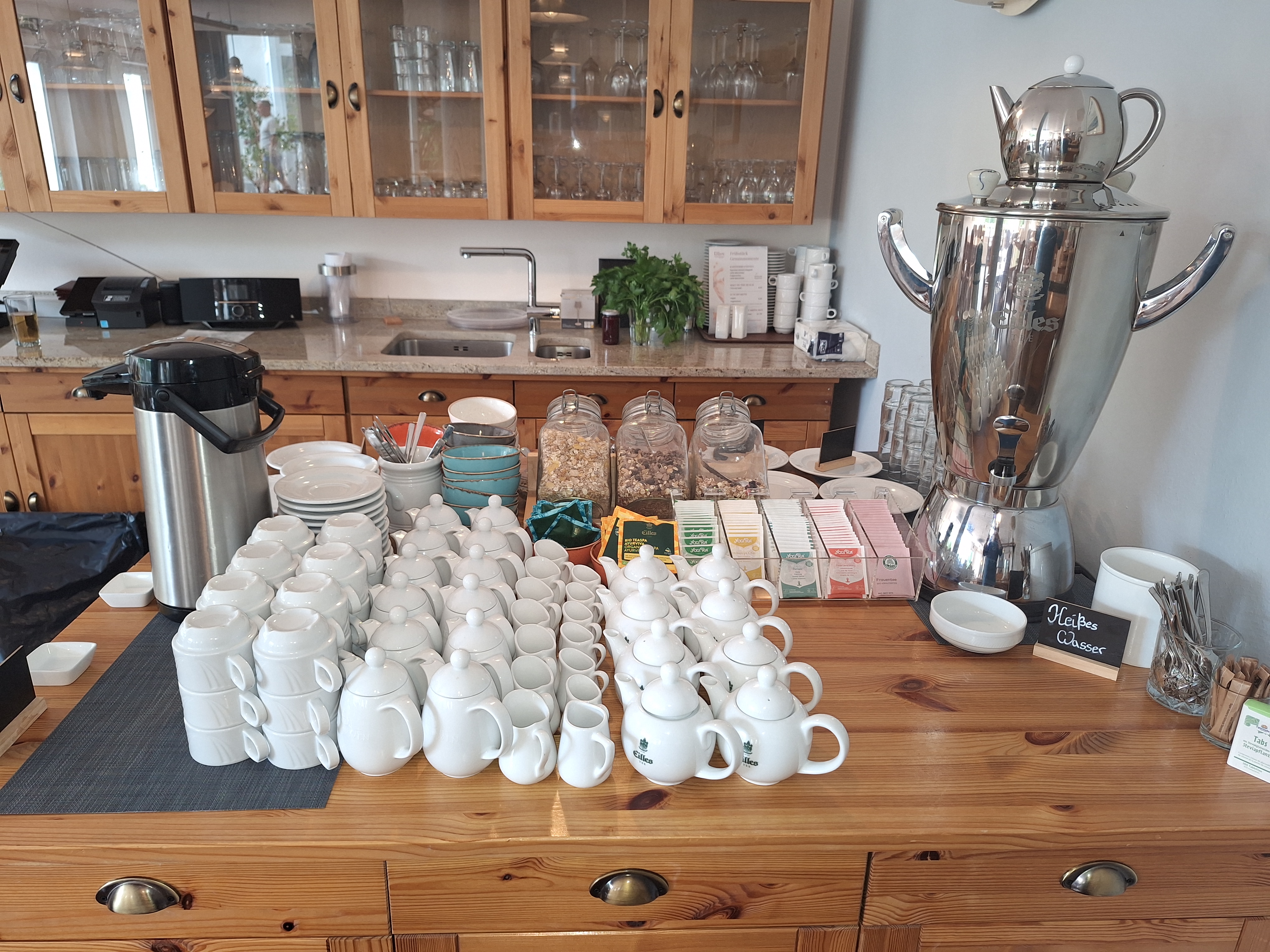 Tee- und Kaffeestation mit Samowar